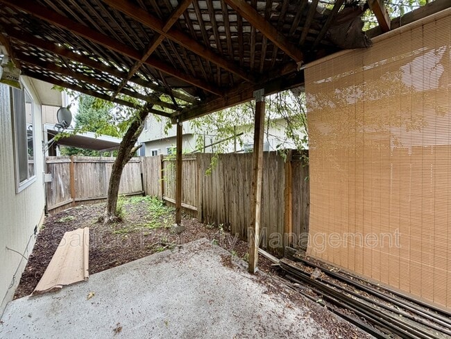 Building Photo - 4258 SE Maya Ct