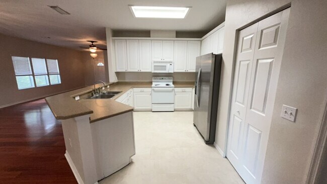 Building Photo - Great Home in Ellis Park. Sub Lease