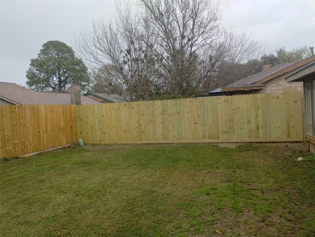 Building Photo - 10214 Green Valley Ln