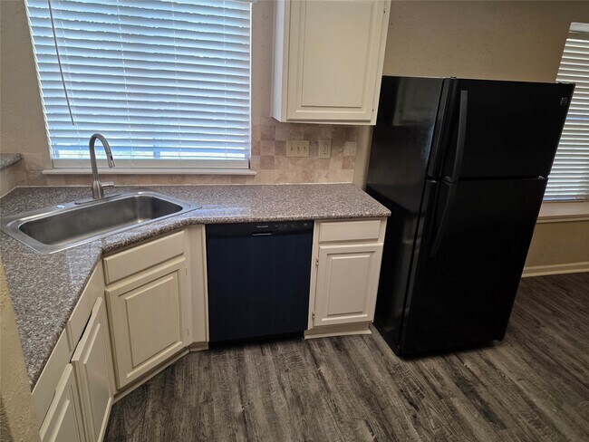 Building Photo - 12902 Skymeadow Dr