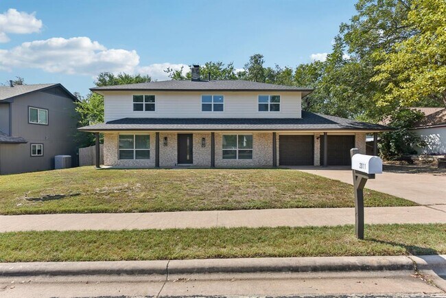 Building Photo - 2011 Malvern Hill Dr