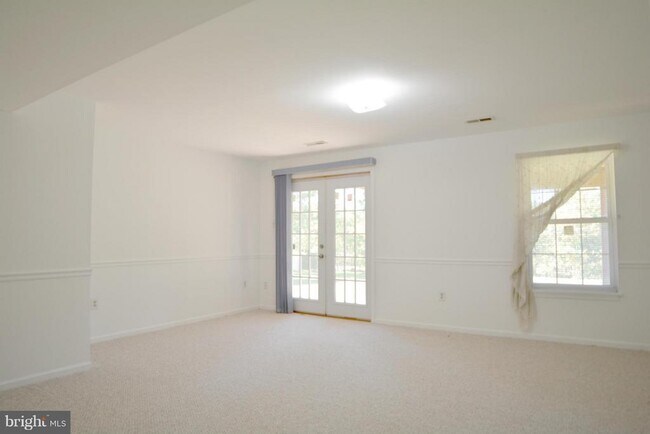 Building Photo - 8625 Andrew Ellicott Ct