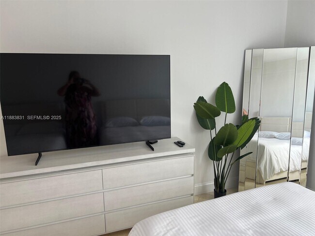 Building Photo - 100 Lincoln Rd