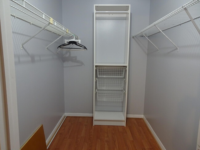 Building Photo - 12260 Sag Harbor Ct