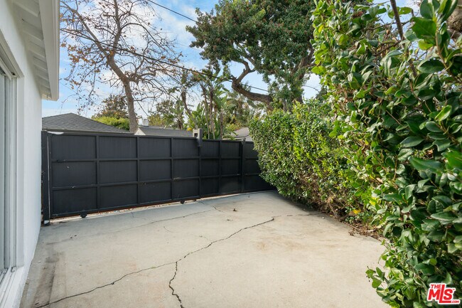 Building Photo - 11619 Francis Pl