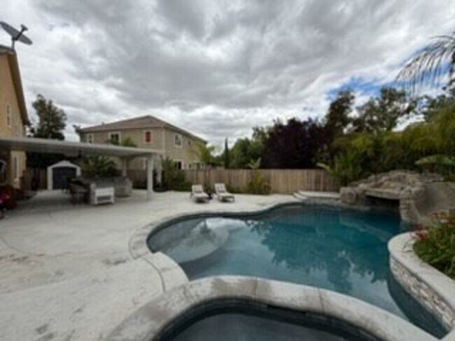 Building Photo - 34253 Chaparossa Dr