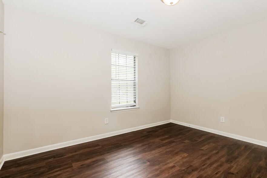 Building Photo - 10319 Briarbay Loop