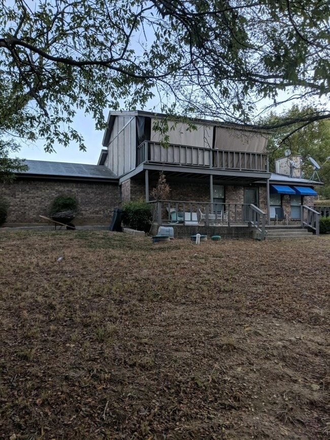 Building Photo - Attractive 3 bed / 2 bath family home