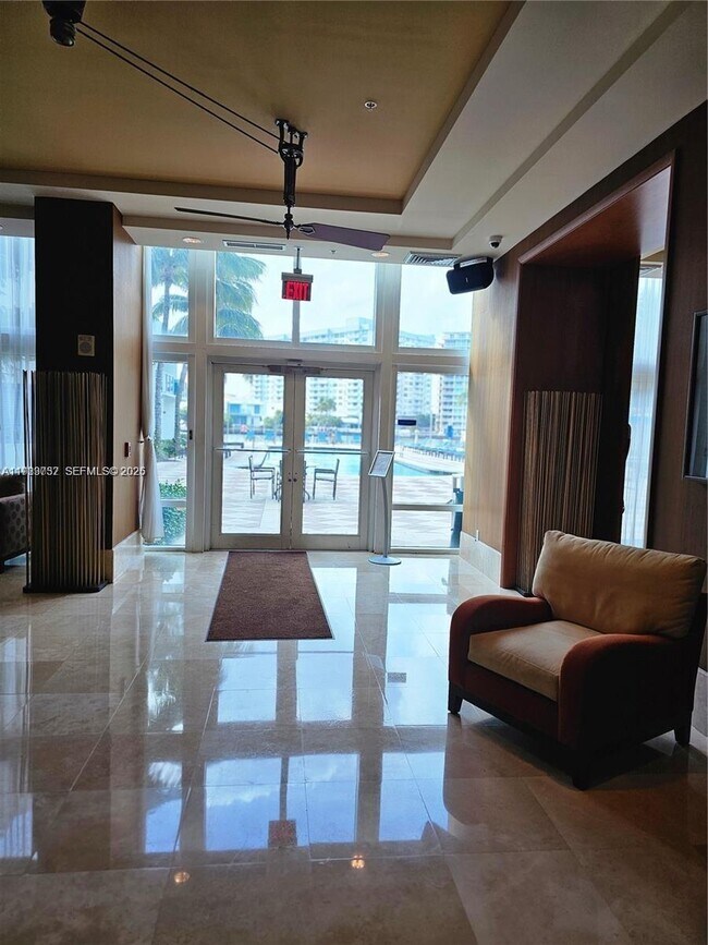 Building Photo - 1945 S Ocean Dr