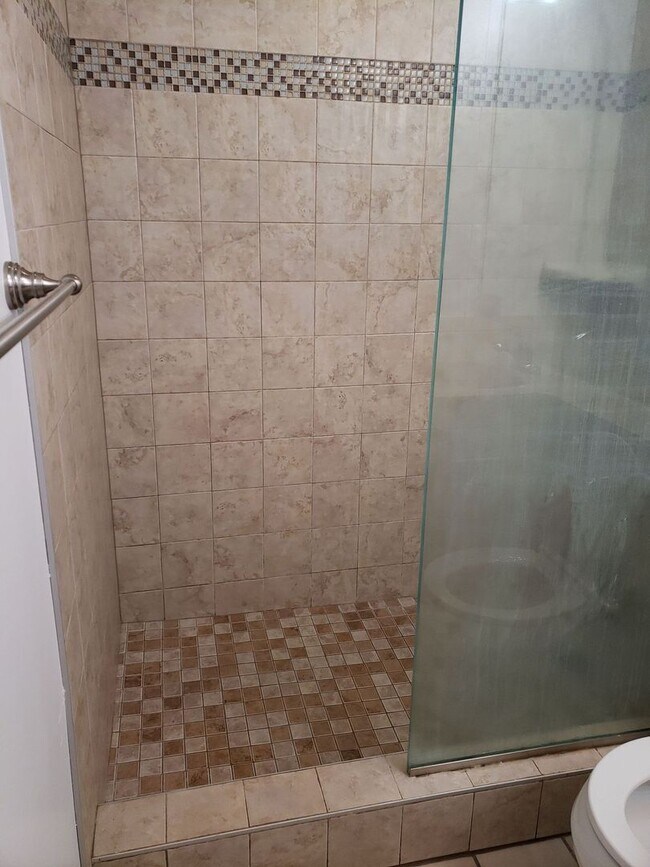 Building Photo - Maui Banyan - 1 bd 2 bath unfurnished unit. FIRST MONTH FREE WITH QUALIFIED APPLICANT