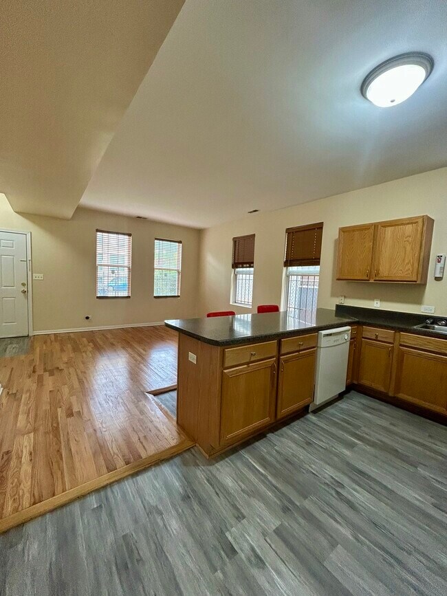 Building Photo - 1509 N Talman Ave