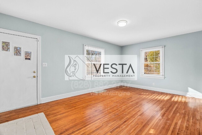 Building Photo - 18 Canterbury Rd