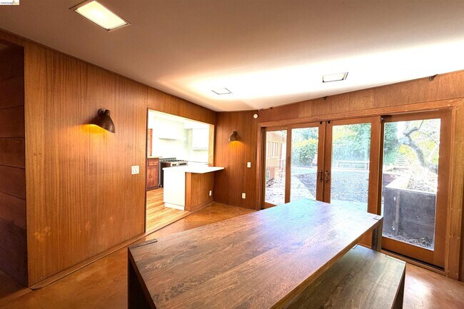 Building Photo - 25 Sunset Dr