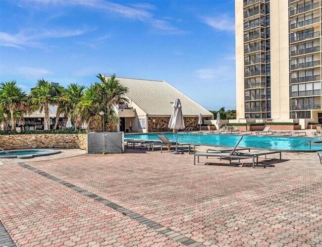 Building Photo - 20335 W Country Club Dr