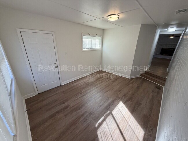 Building Photo - 2011 W Starmount Way