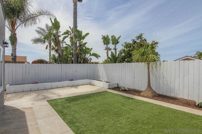 Building Photo - 8580 Flanders Dr