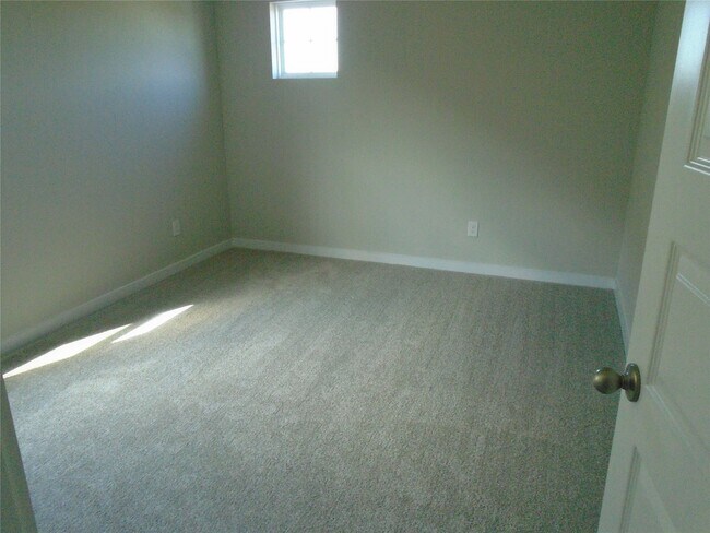 Building Photo - 2215 Emerald Diamond Ct