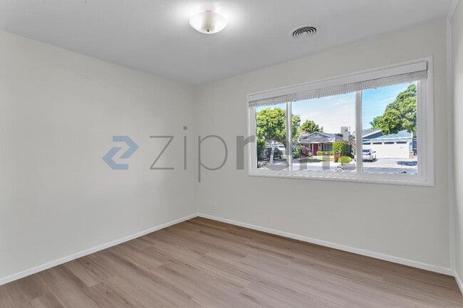 Building Photo - 500 Middlesex Rd