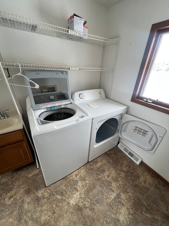 Building Photo - 2397 N Roosevelt St