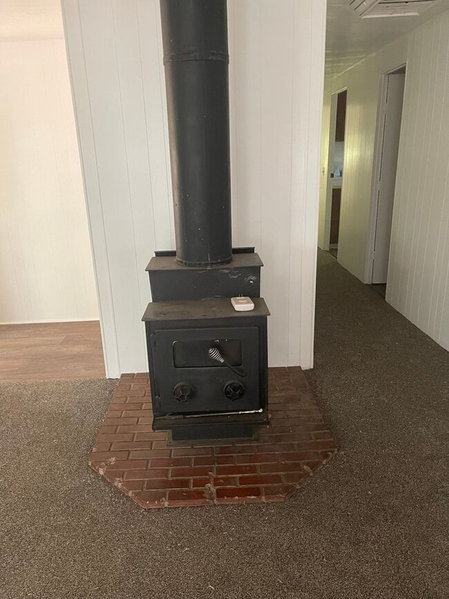 Building Photo - Upper Magalia Cute & clean 2 bed, 2 bath, storage shed, natural landscaping