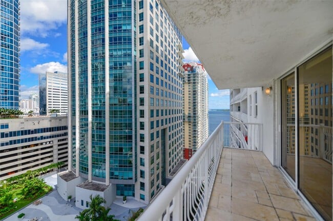 Building Photo - 1200 Brickell Bay Dr