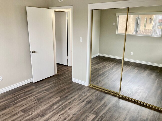 Building Photo - Remodeled 2 Bedroom 1 Bath