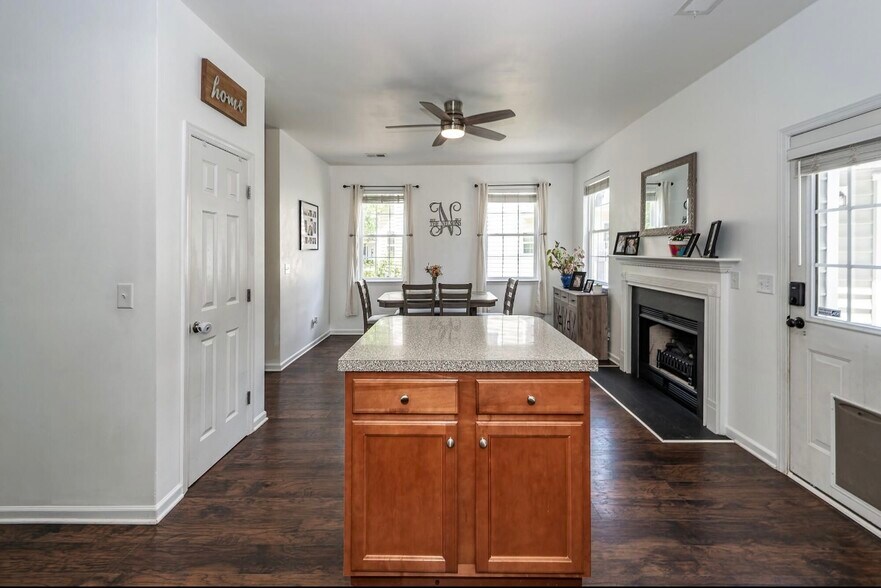 Building Photo - 1418 Whispering Oaks Trl