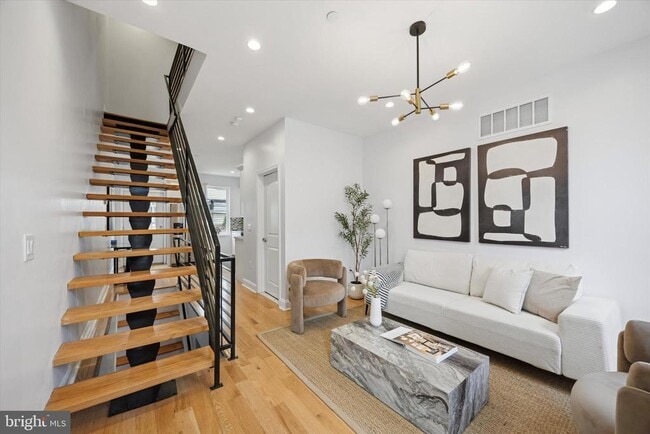 Building Photo - 2220 E Harold St