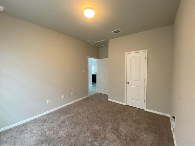 Building Photo - 428 S Brook Dr