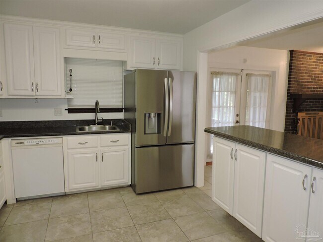 Building Photo - 2323 Silversides Loop