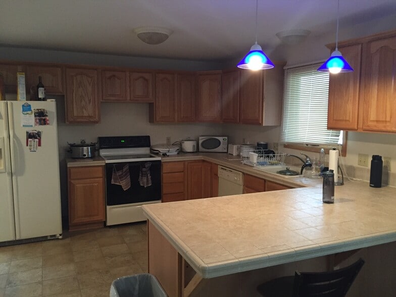 Building Photo - 306 Beakes St