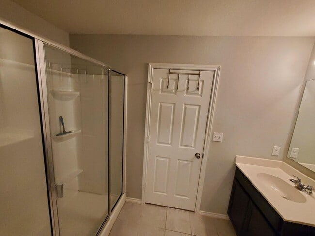 Building Photo - 12018 Silver Lgt