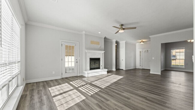 Building Photo - "Beautiful 3-Bedroom Haven with Fireplace ...
