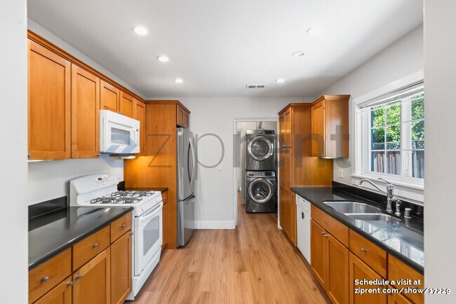 Building Photo - 96 Loyola Ave