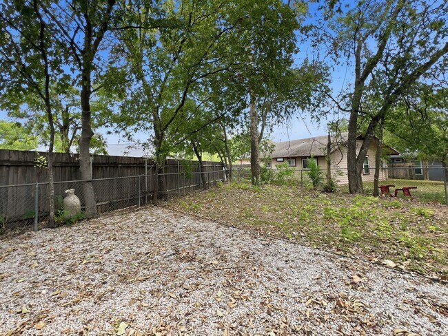 Building Photo - 7107 Dan-Jean Dr