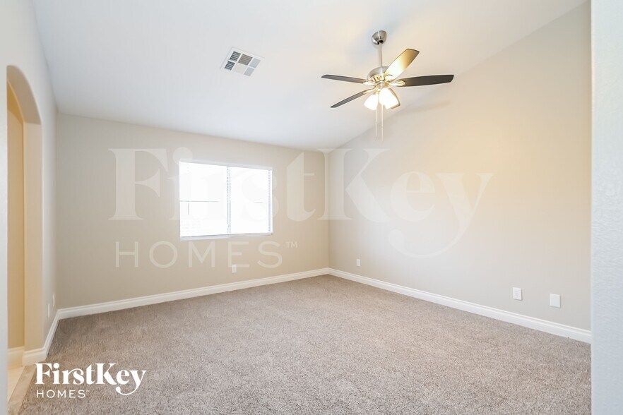 Building Photo - 811 Mesa Pine Ct