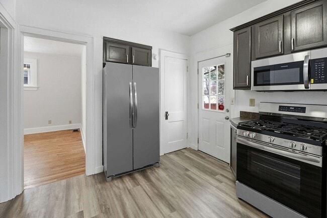 Building Photo - West Price Hill- Adorable 2 bedroom 1 Bath