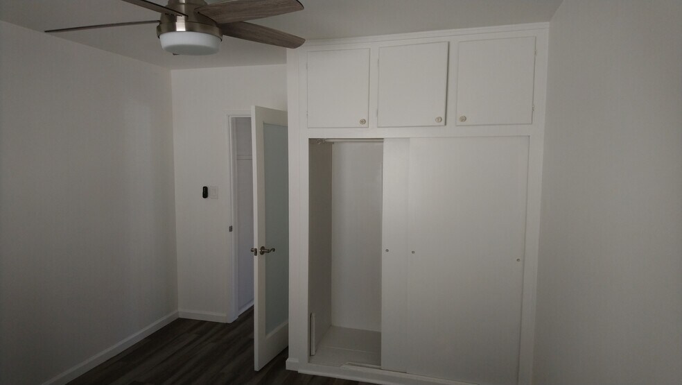 BEDROOM TOWARD BATHROOM - 738 Hill St