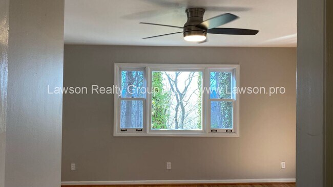 Building Photo - Lovely 4 Bedroom 3 Bath Home in South Roanoke