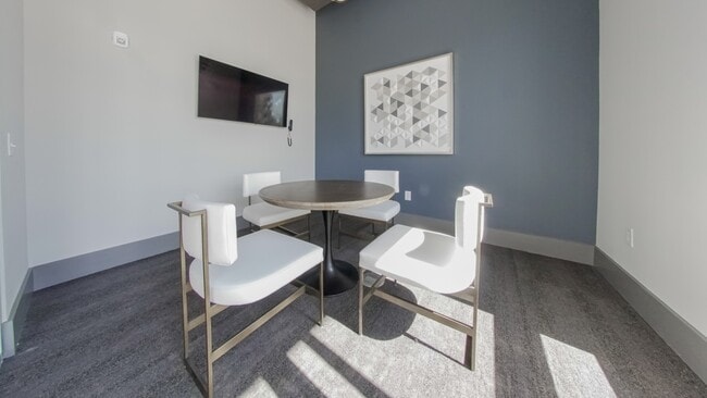 Building Photo - 500 W Trade St