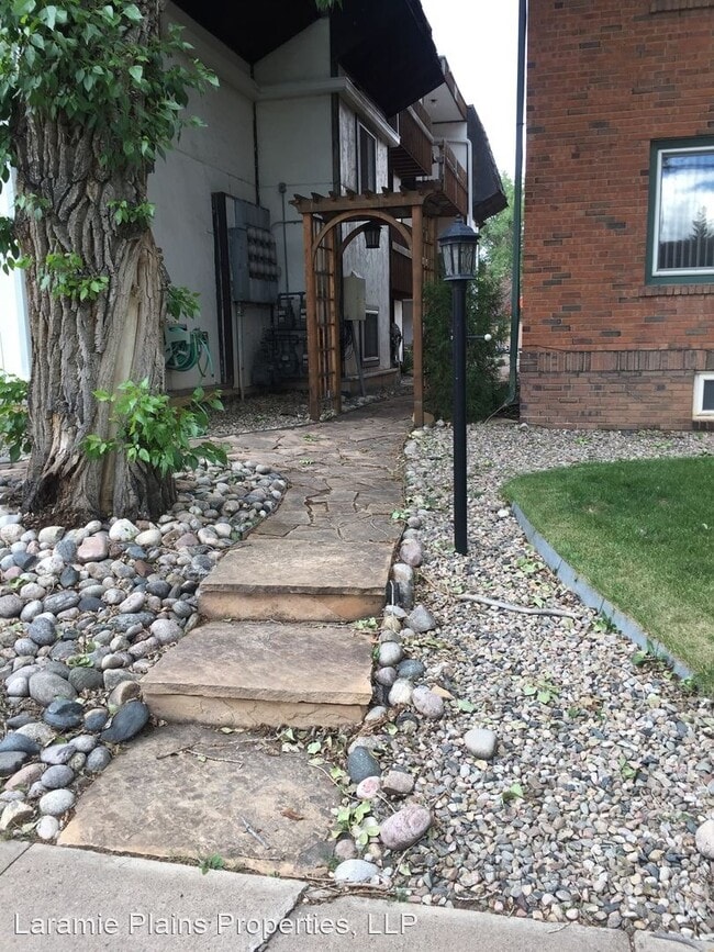 Building Photo - 1216 E Ivinson Ave