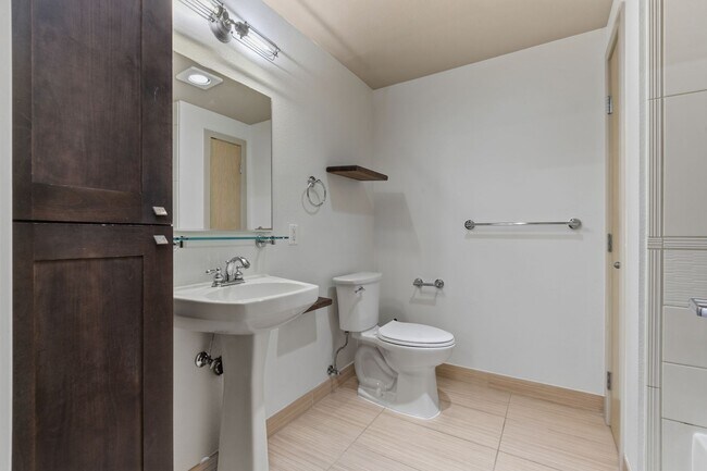 Building Photo - 1bd/1ba Seattle Condo