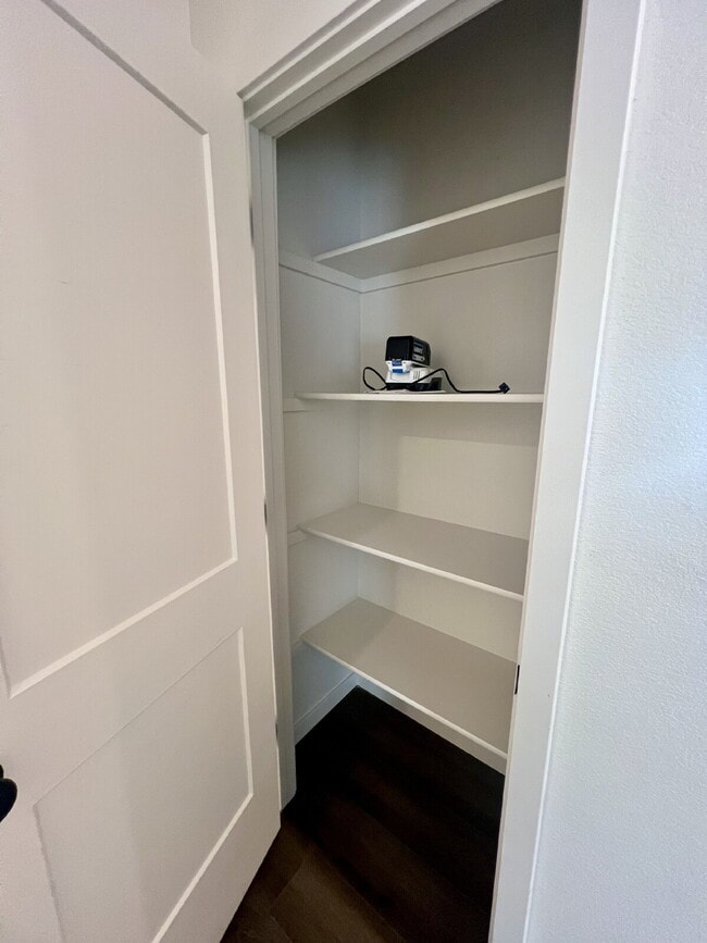 Building Photo - Newer Single Family Home Now Available!