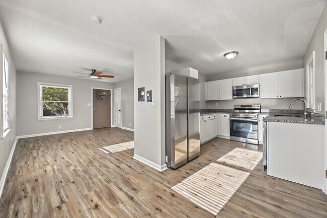 Building Photo - Newly renovated, adorable 3-bedroom, 1-bat...