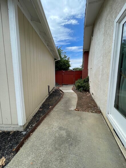 Building Photo - 1746 Sattler Dr