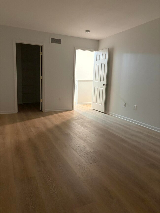 Building Photo - 3245 Reeves Dr