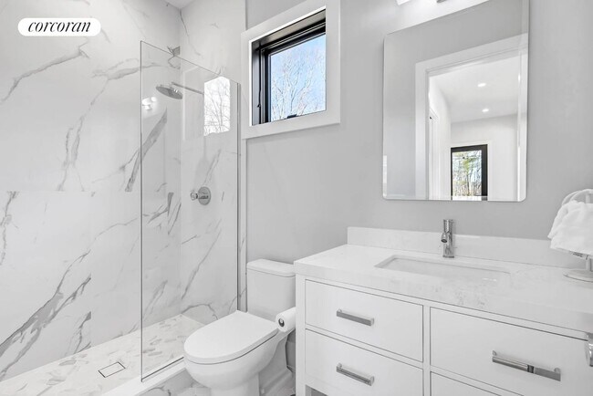 Building Photo - 24 Hedges Ln