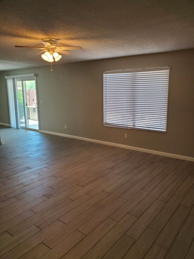 Building Photo - Dobson Ranch