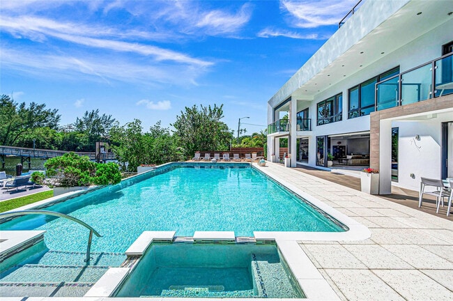 Building Photo - 1430 S Ocean Dr