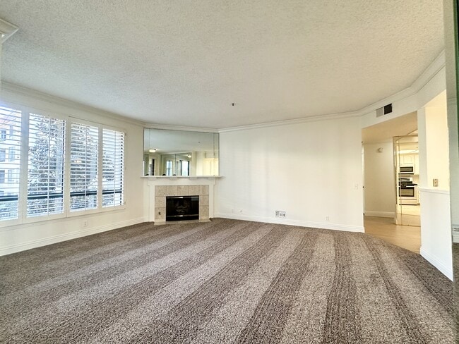 Building Photo - 5865 Friars Rd
